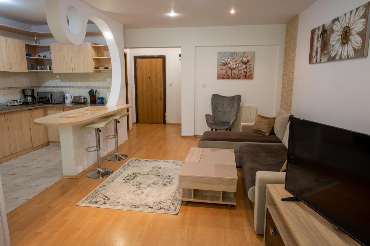 Monik Apartament 시나이아 외부 사진